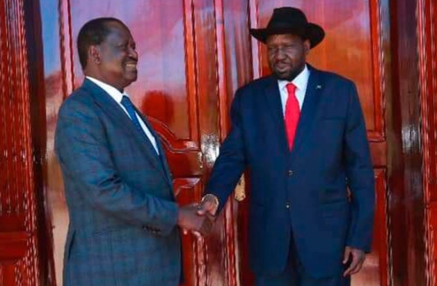 South Sudan President Salva Kiir (L) and Kenya's former prime minister Raila Odinga