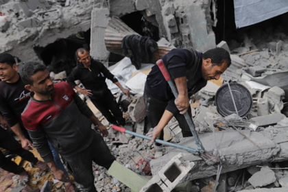 Israeli air strikes on Shujayea district in northern Gaza City